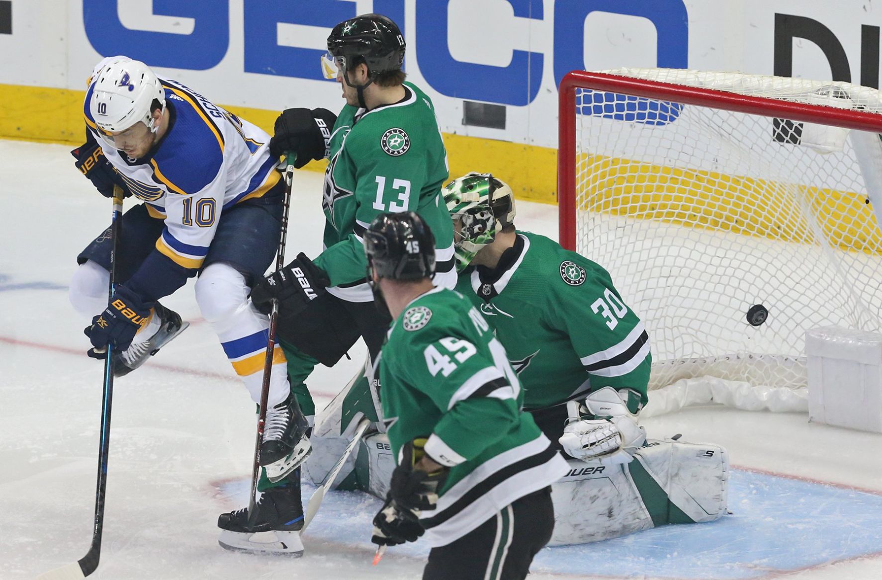 Blues and Stars play in Game 6 of the playoffs